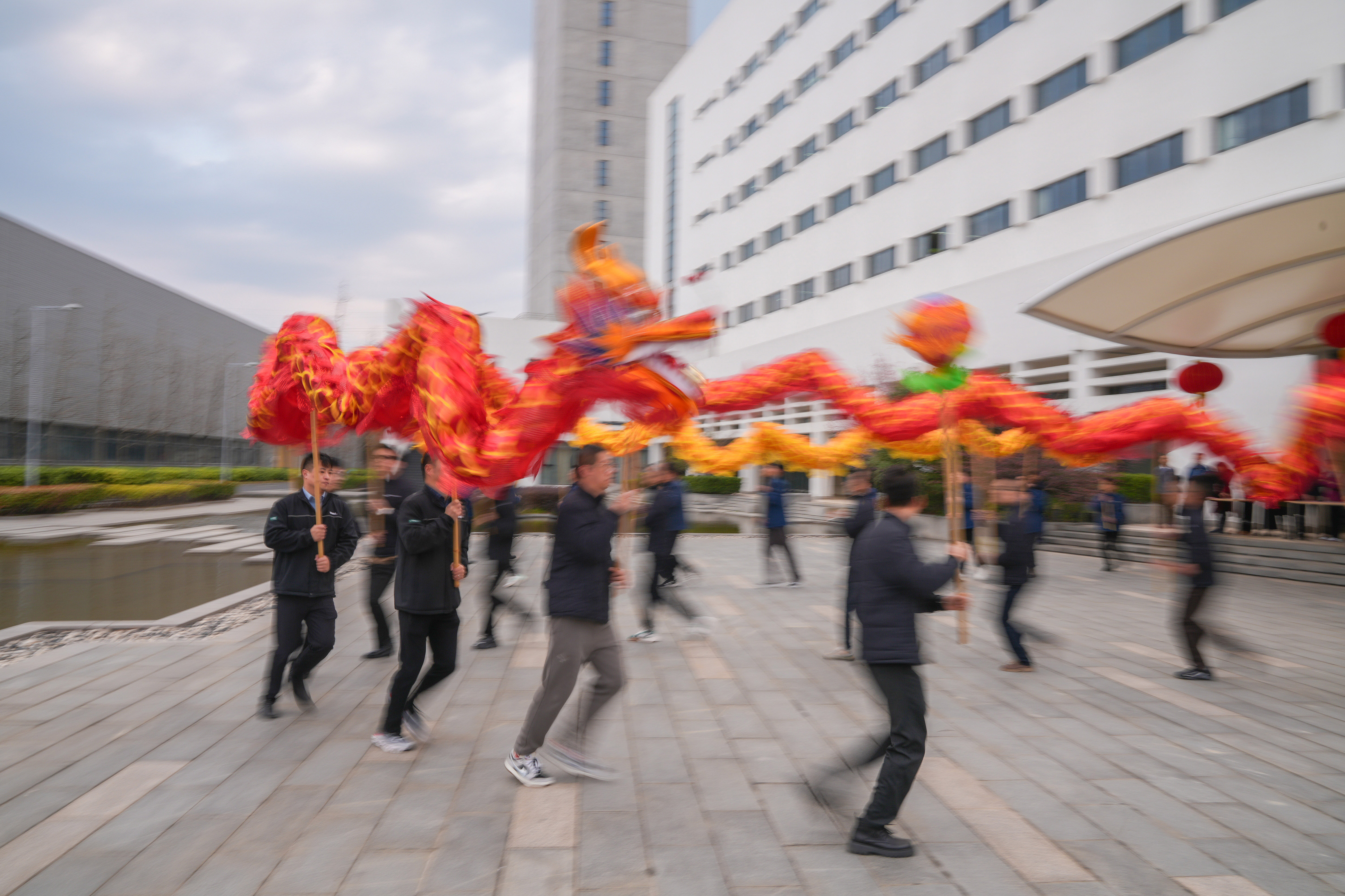 祥龍騰飛迎開工 春到巨人工業園