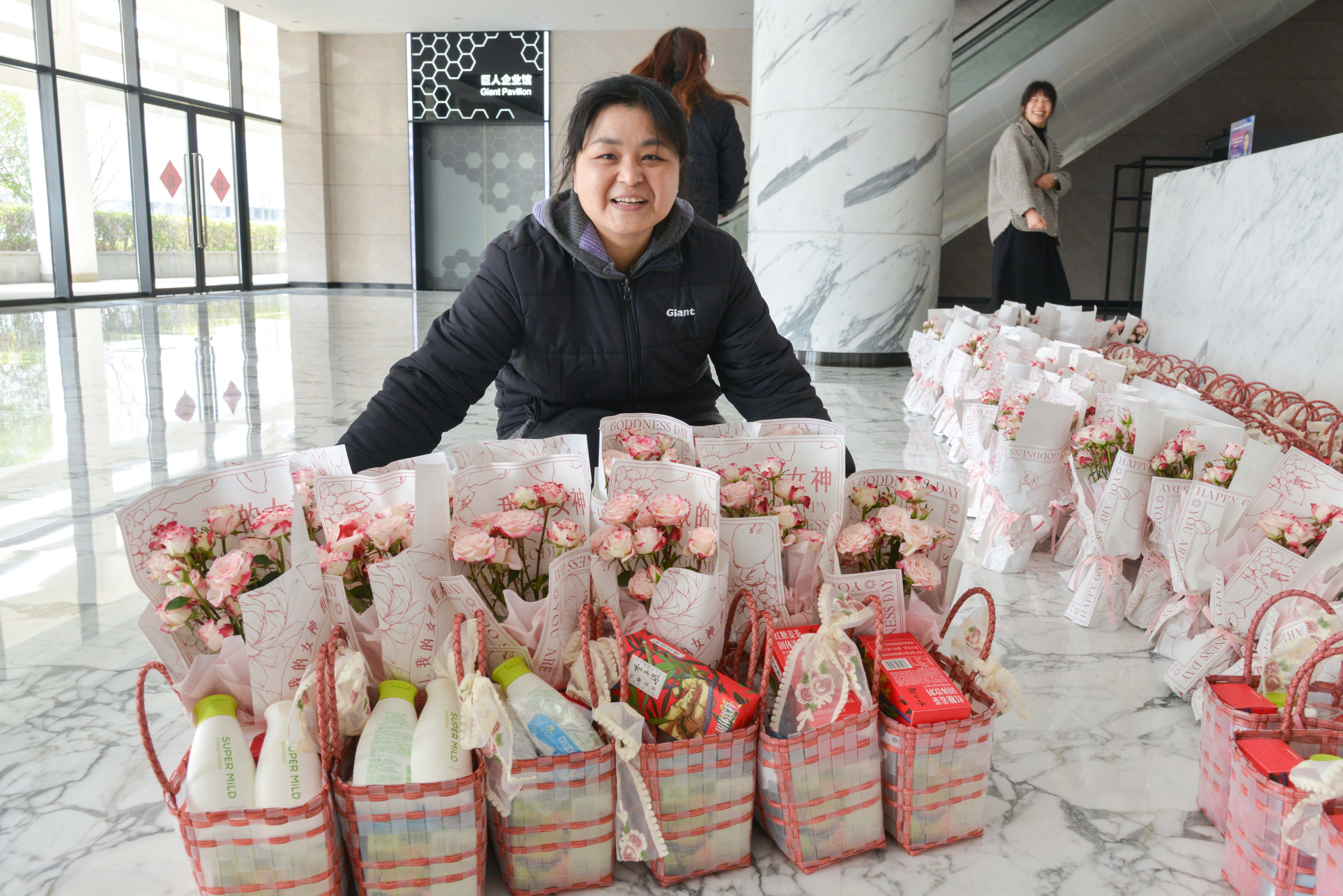 巾幗呈英姿 三春綻繁花——巨人集團婦女節活動